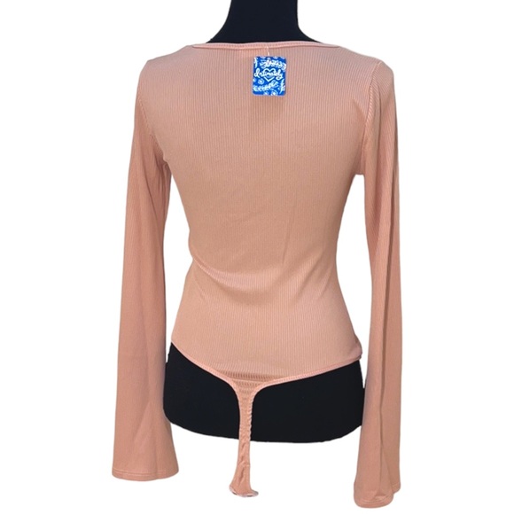 Free People Intimately Charli Pink Bell Sleeve V-Neck Thong Bodysuit - NEW - Picture 4 of 8